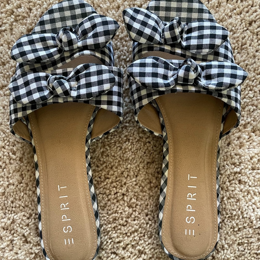 Black & white bow sandals